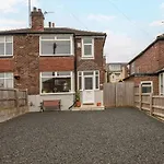 Pass The Keys Urban Charm - Near Headingley - Driveway Parking