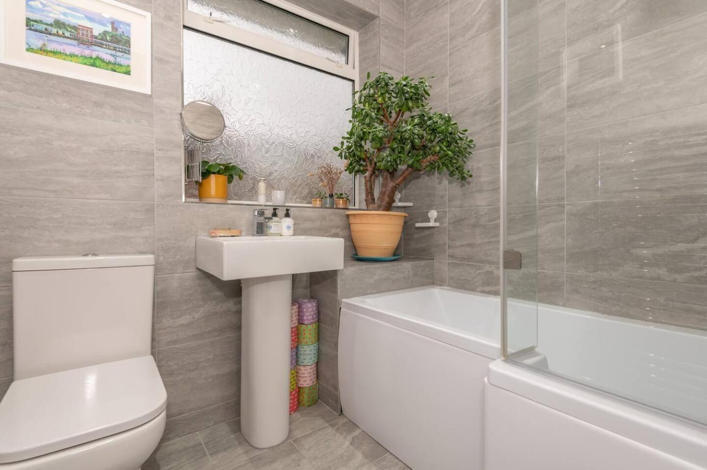 Pass The Keys Urban Charm - Near Headingley - Driveway Parking Holiday home *