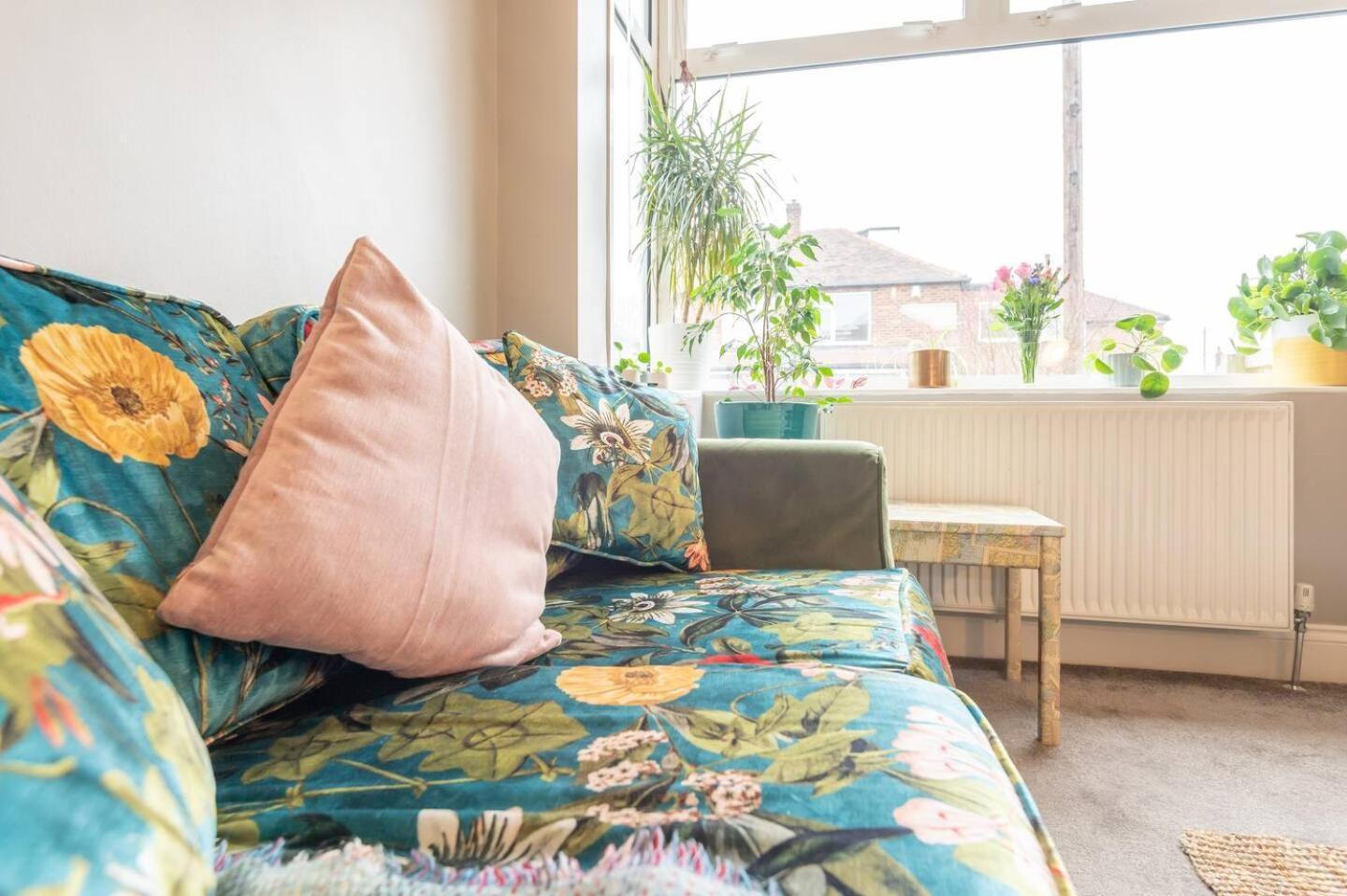 Pass The Keys Urban Charm - Near Headingley - Driveway Parking Holiday home *